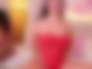 Selena MILF webcam performer live streaming