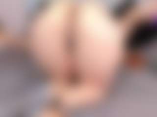 Live cam show with SusanBenett - Oil on livesuperchat.net