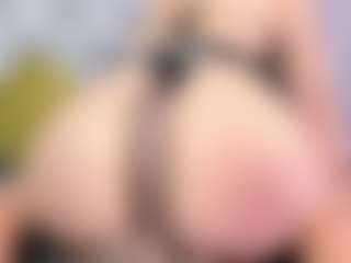 Live cam show with SusanBenett - Foot Fetish on StripNow