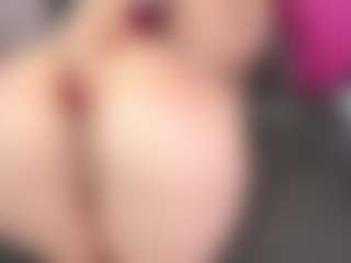 Live cam show with SusanBenett - Deepthroat on CamSodaAdn