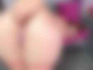 Live cam show with SusanBenett - Gamer MILF on xDating