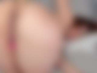 Live cam show with SusanBenett - Squirt MILF on CamClone