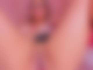 Live cam show with Mady James - Granny on StripNow