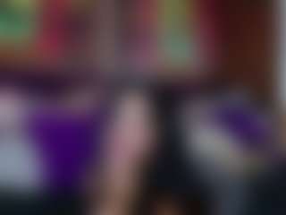 Live cam show with Salome - Shaved Pussy on CamwithHer