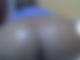 Live cam show with Shanlove - Brown Eyes Ebony on Gym Cam Girls