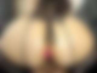 MartinaMadisson MILF webcam performer live streaming