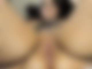 Live cam show with MartinaMadisson - Shaved Pussy MILF on friskycurves.com