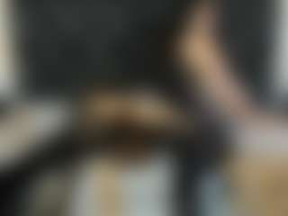 Performer in webcam MILF MartinaMadisson in streaming live