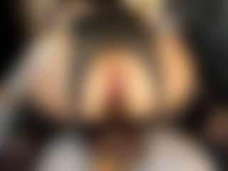 Live cam show with MartinaMadisson - Spank on Camsoda