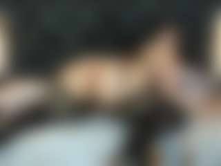 Live cam show with MartinaMadisson - Bedroom on Cam Slut