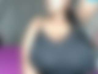 Bustygoddess32's Live Sex Cam Show