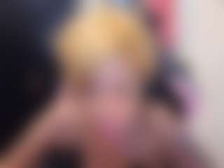 Live cam show with iamtokyolee - Fingering Ebony on CamClone
