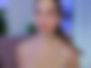 Live cam show with divetagrace - Petite on friskycurves.com