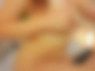 Live cam show with divetagrace - Granny Squirt on dropp.cam
