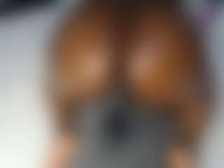 Live cam show with lynvee - Spank Ebony on milfzrlive.com