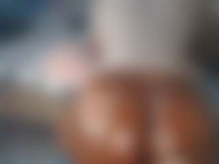 Live cam show with lynvee - Dildo on CamClone