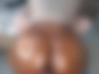 Live cam show with lynvee - Butt Plug on Gym Cam Girls