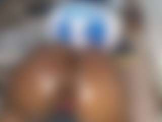 Live cam show with lynvee - Bikini on crypto-cams