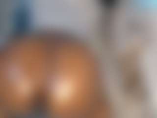 Live cam show with lynvee - Fingers on SpankPalCams