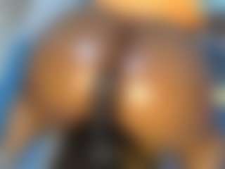 Live cam show with lynvee - Brown Eyes Black on Camsoda