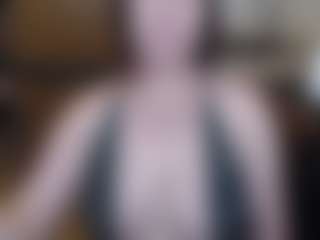 Live cam show with sweetpeash - Shaved Pussy on liverealitysex.com