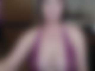 Live cam show with sweetpeash - Big Tits Brown Hair on Gym Cam Girls