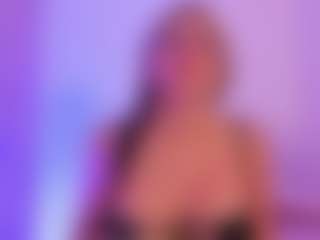 BritneeyDiamond's Live Sex Cam Show