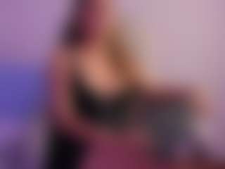 BritneeyDiamond's Live Sex Cam Show