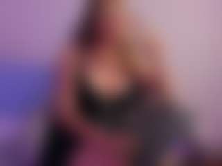 BritneeyDiamond's Live Sex Cam Show
