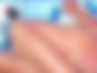 Live cam show with NinaNicole - Skinny MILF on CamSextacy
