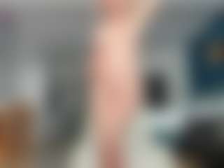 Live cam show with Nikki - Fingers on Fapmatic.com