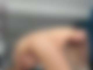 Live cam show with Nikki - Blonde Hair on AdultVida.com