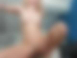 Nikki MILF webcam performer live streaming