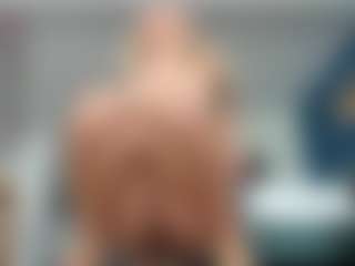 Live cam show with Nikki - Blonde Hair MILF on luckytryst.com