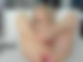 Nikki MILF webcam performer live streaming