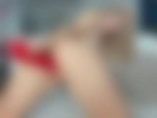 Nikki MILF webcam performer live streaming
