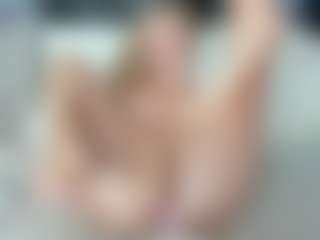 Live cam show with Nikki - Big Ass MILF on TeamSkeetLive