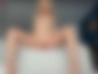 Nikki MILF webcam performer live streaming