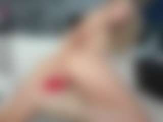 Nikki MILF webcam performer live streaming