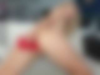 Live cam show with Nikki - Tease MILF on Camiplay Live