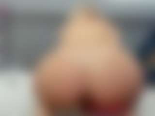 Live cam show with Nikki - Petite on crypto-cams