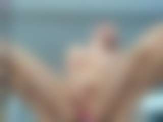 Live cam show with Nikki - Blonde Hair on Uber Horny