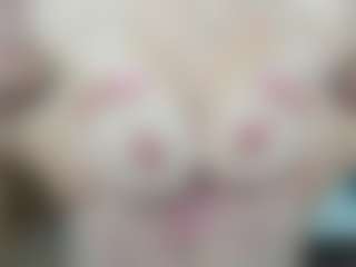 Live cam show with Nikki - Middle Aged on Camsoda