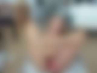 Nikki MILF webcam performer live streaming