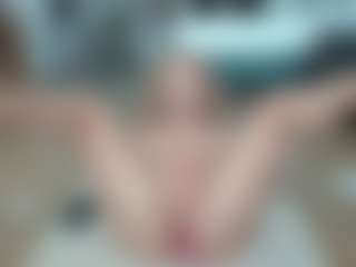 Live cam show with Nikki - Blonde Hair Petite on xxxlivecams.org