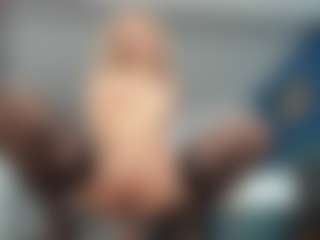 Live cam show with Nikki - Blonde Hair Petite on xxxlivecams.org