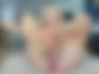 Nikki MILF webcam performer live streaming