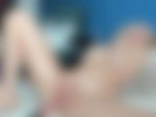 Live cam show with Nikki - White MILF on Livezox | united states