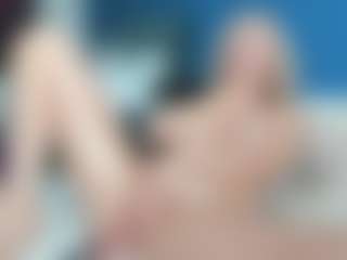 Live cam show with Nikki - Strip MILF on Lustler