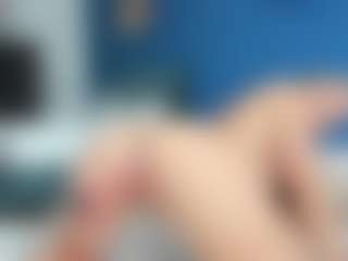 Live cam show with Nikki - Blonde Hair Petite on CamSextacy